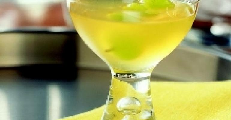 White Grape Crush Drink Recipe | Restaurant Hospitality